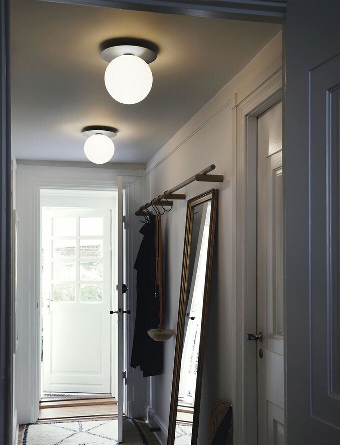 Nuura Liila 1 Large IP44 Light silver / opal