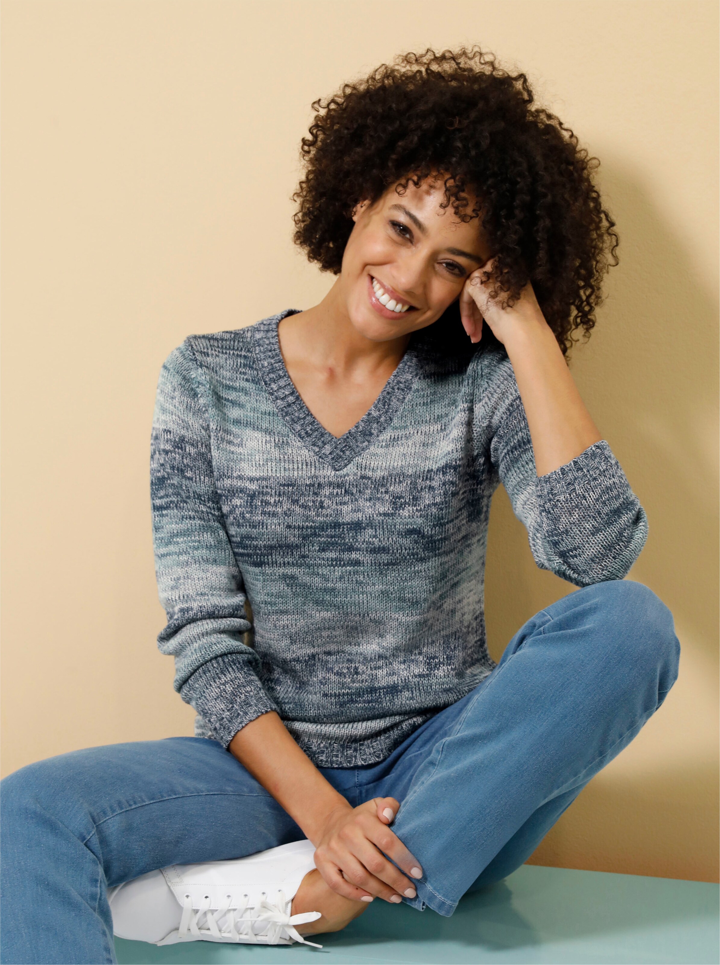 V-Ausschnitt-Pullover aus Melangestrick