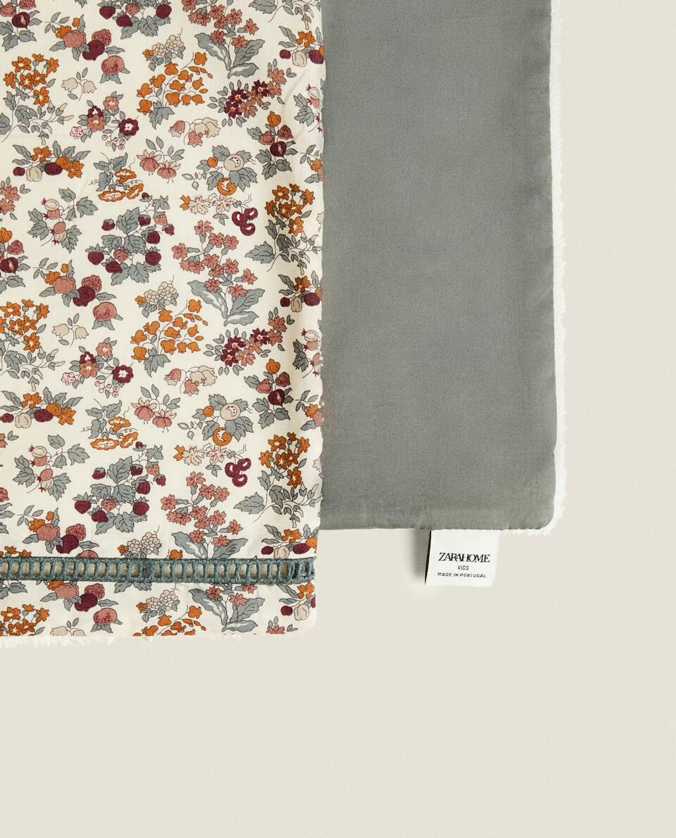 PACOTE DE PANOS DE MUSSELINA INFANTIS COM ESTAMPA FLORAL (PACOTE COM 2)