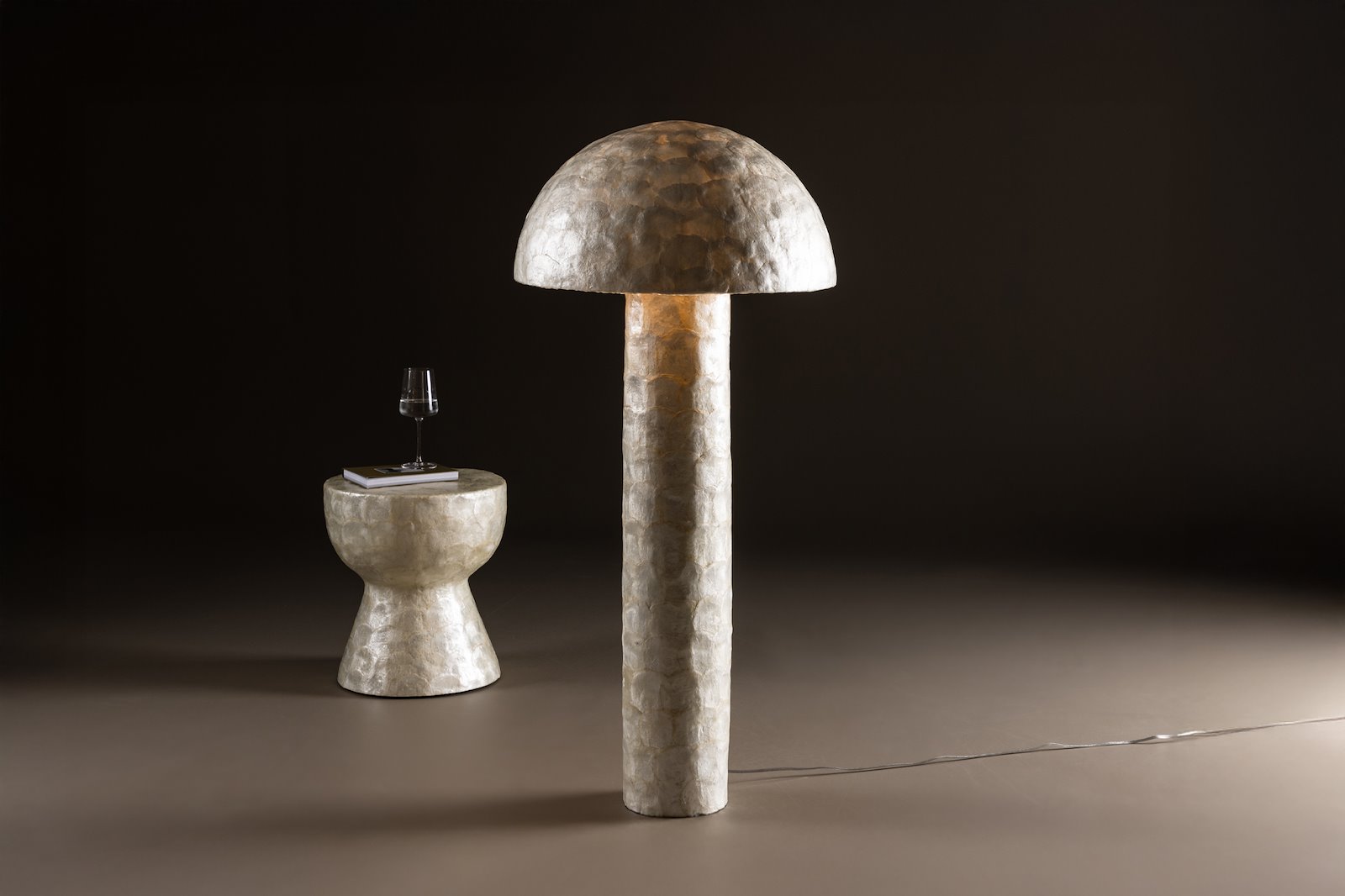 Lindon gulvlampe Gulvlampe laget av capiz skjell og polyresin. E27