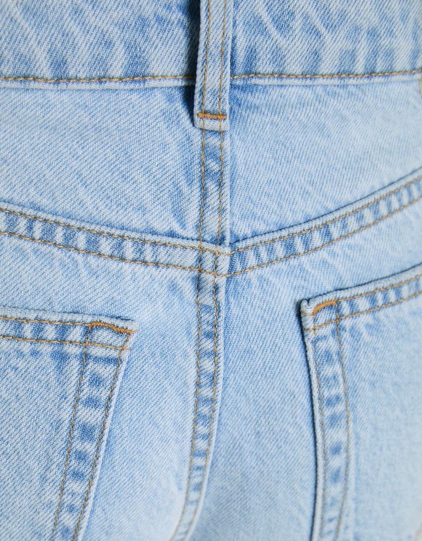 calça jeans de mãe