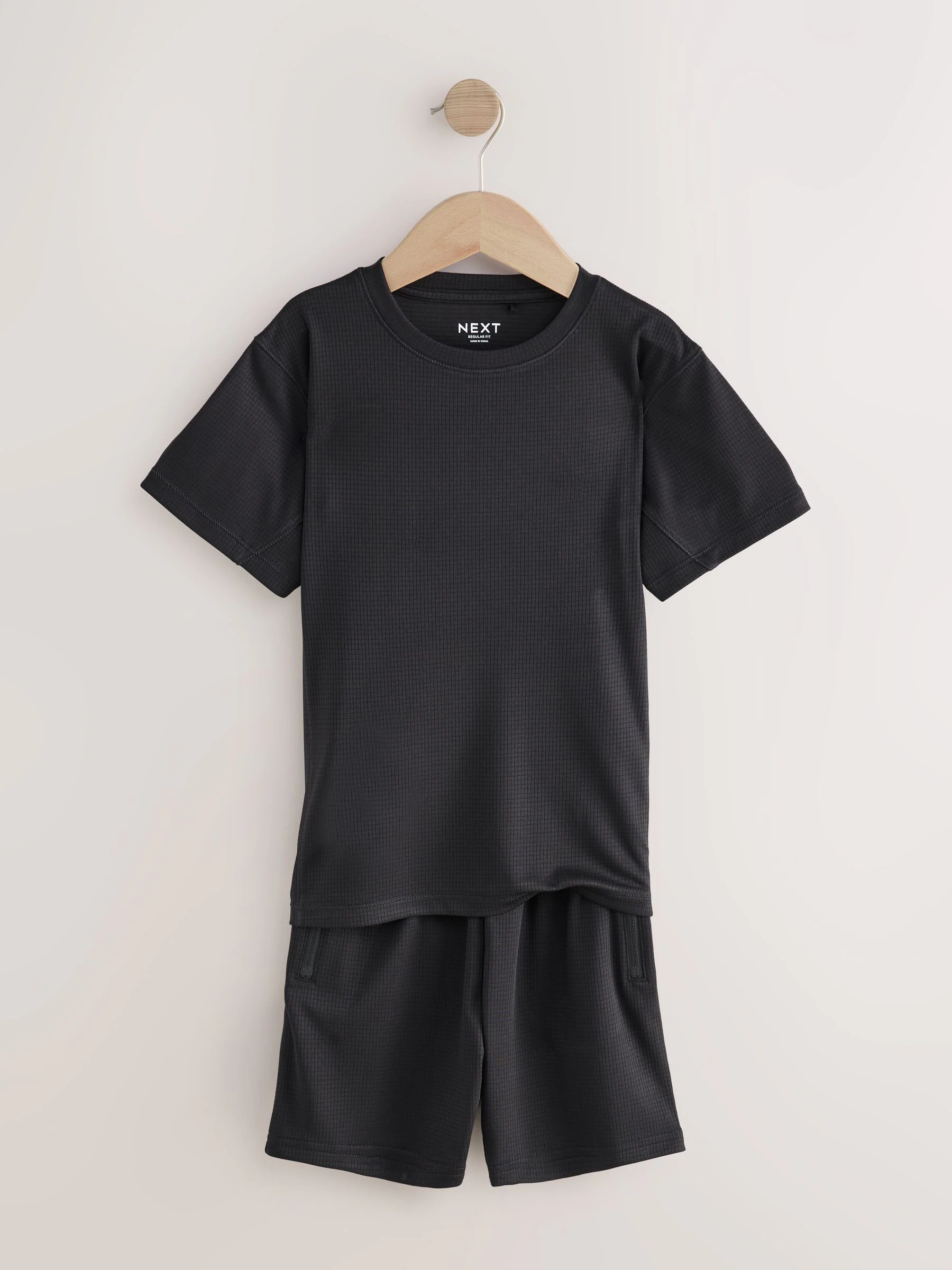 Zwart - Sportset van T-shirt en short (3-16 jr)