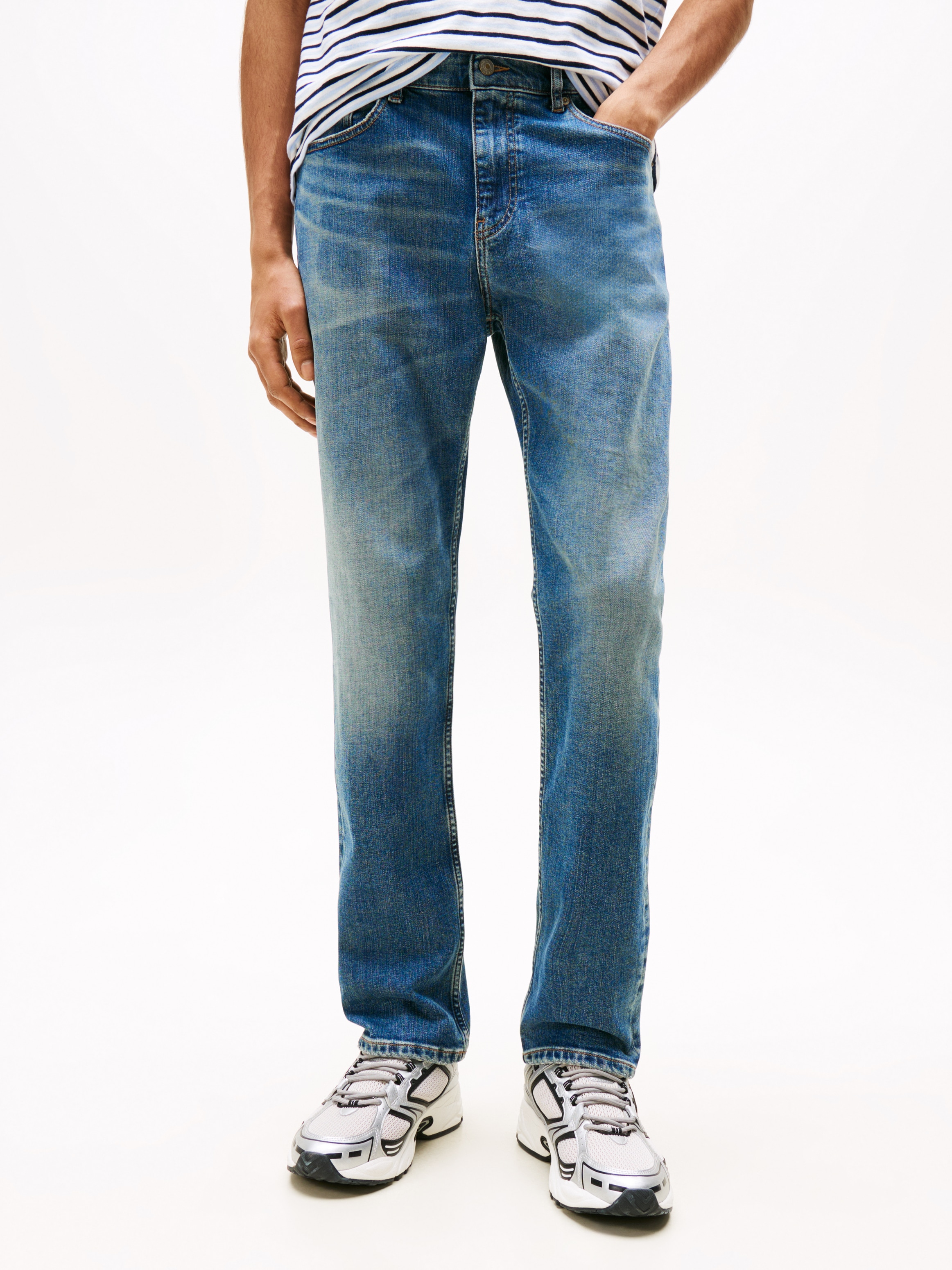 Tommy Jeans Slim-fit-Jeans »Ryan Regular Slim Straight«, Slim‑Straight‑Jeans aus hochwertigem Denim regulärer Leibhöhe