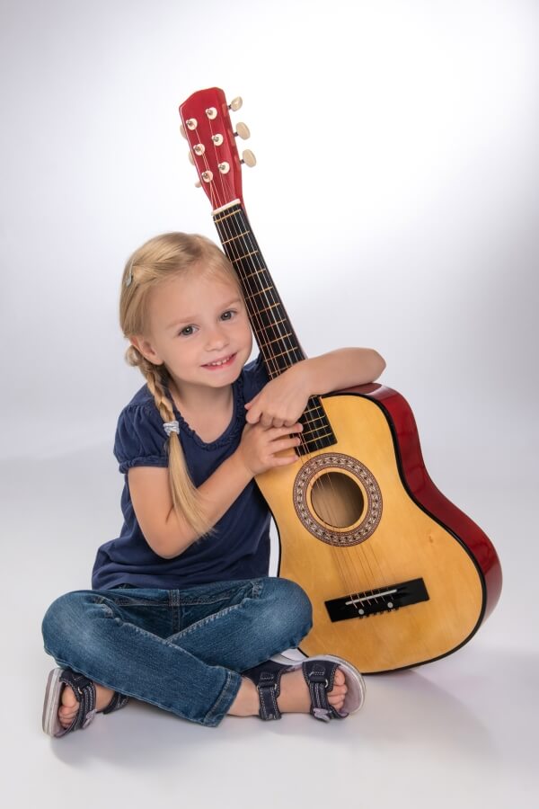 Boogie Bee Holzgitarre mit 6 Saiten, 75 cm