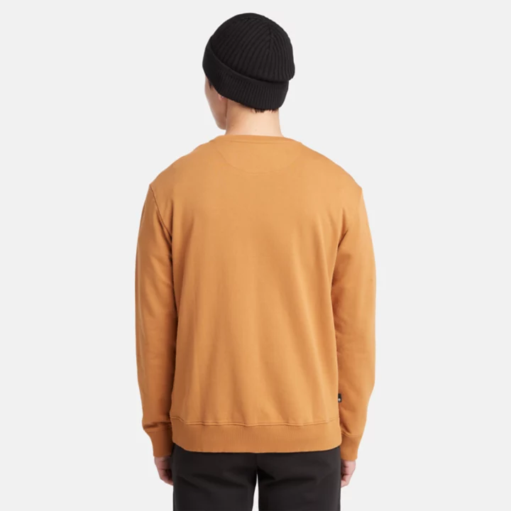Moletom utilitário masculino com gola redonda na cor amarelo escuro.