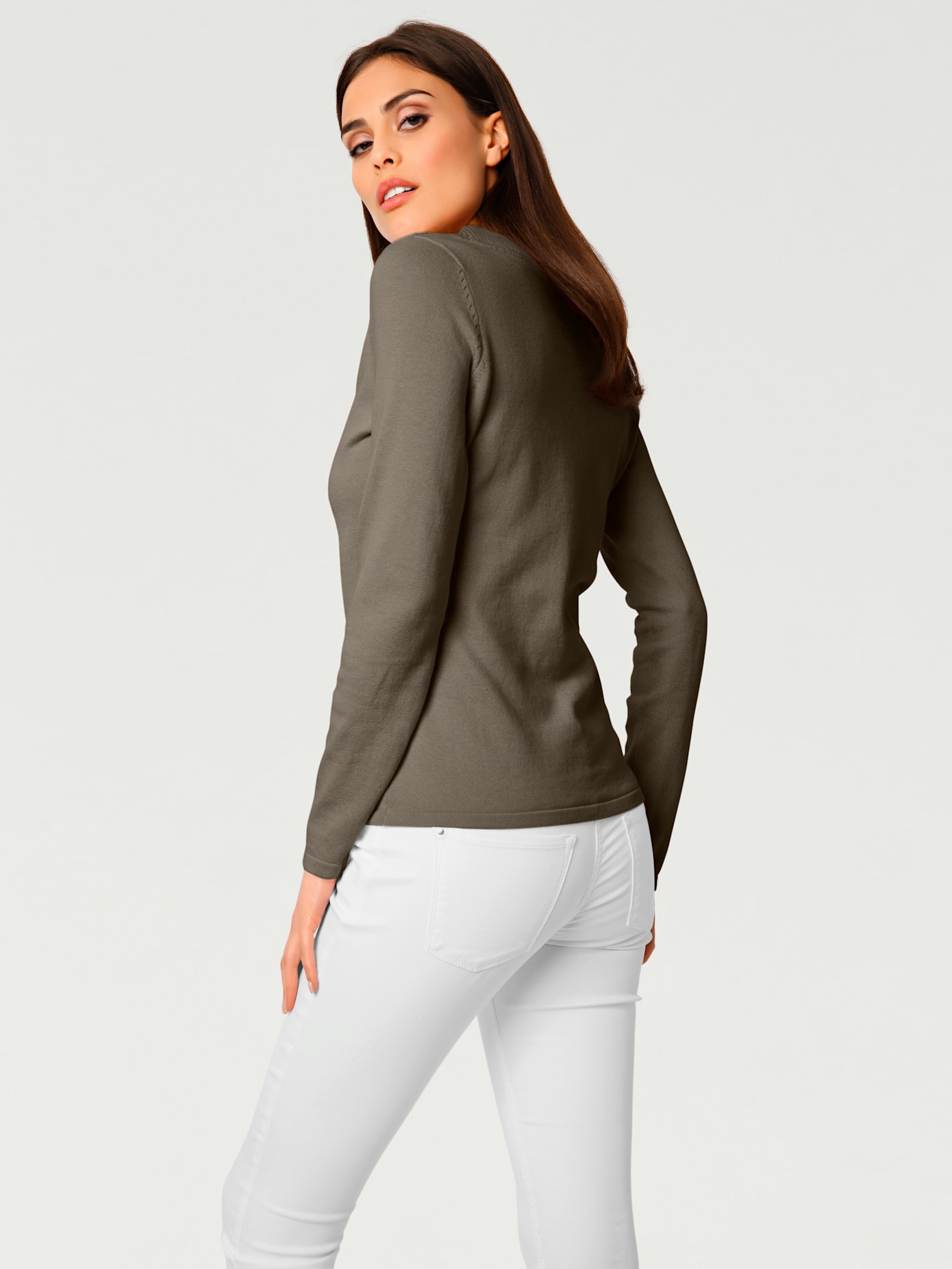 Joli pull basique à encolure en v