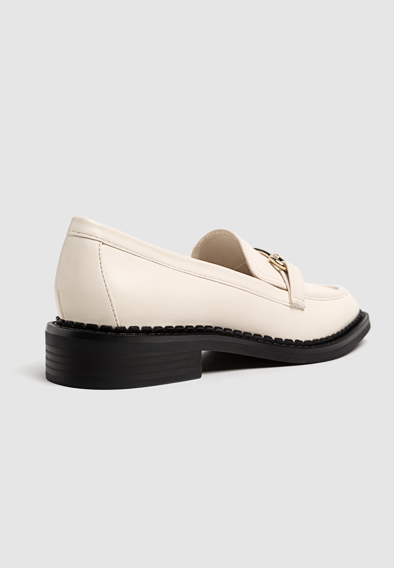 mocassins brancos