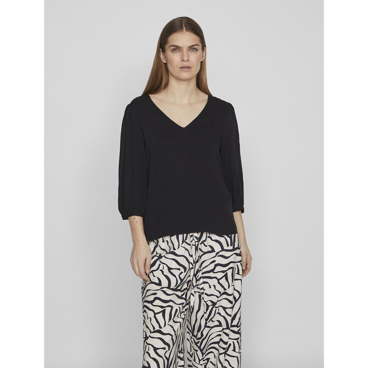 VILA<br>Blusa com decote em V e costas em renda