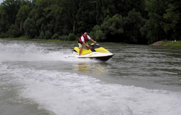 Jetski fahren in Speyer als besonderes Geschenk