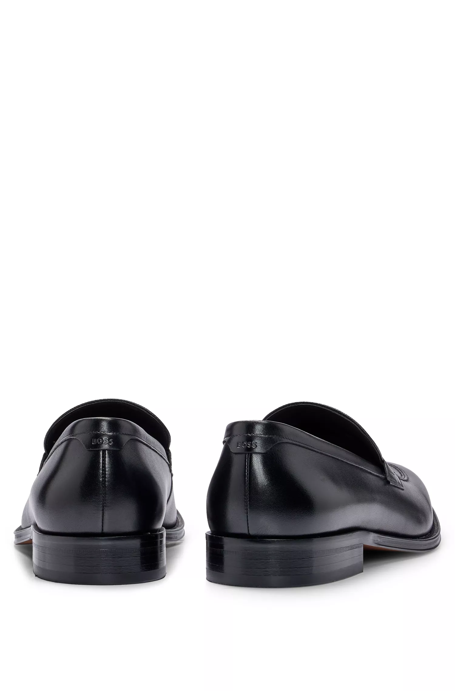 Mocassins BOSS pretos em couro liso e com estampa Saffiano.
