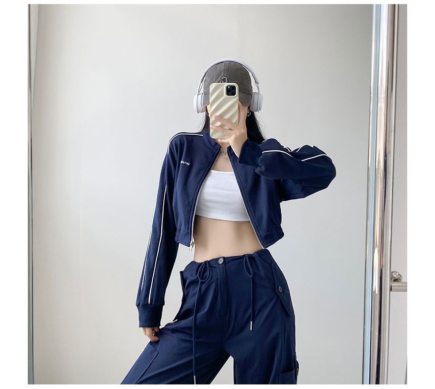 Amyway - Tweekleurige cropped jas met opstaande kraag en rits