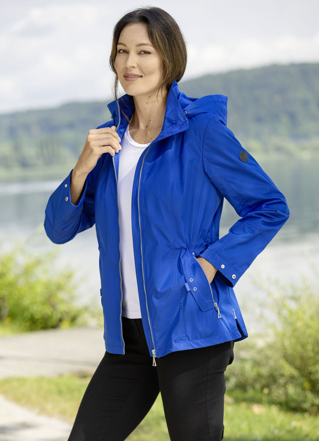 Funktionsjacke mit abnehmbarer Kapuze