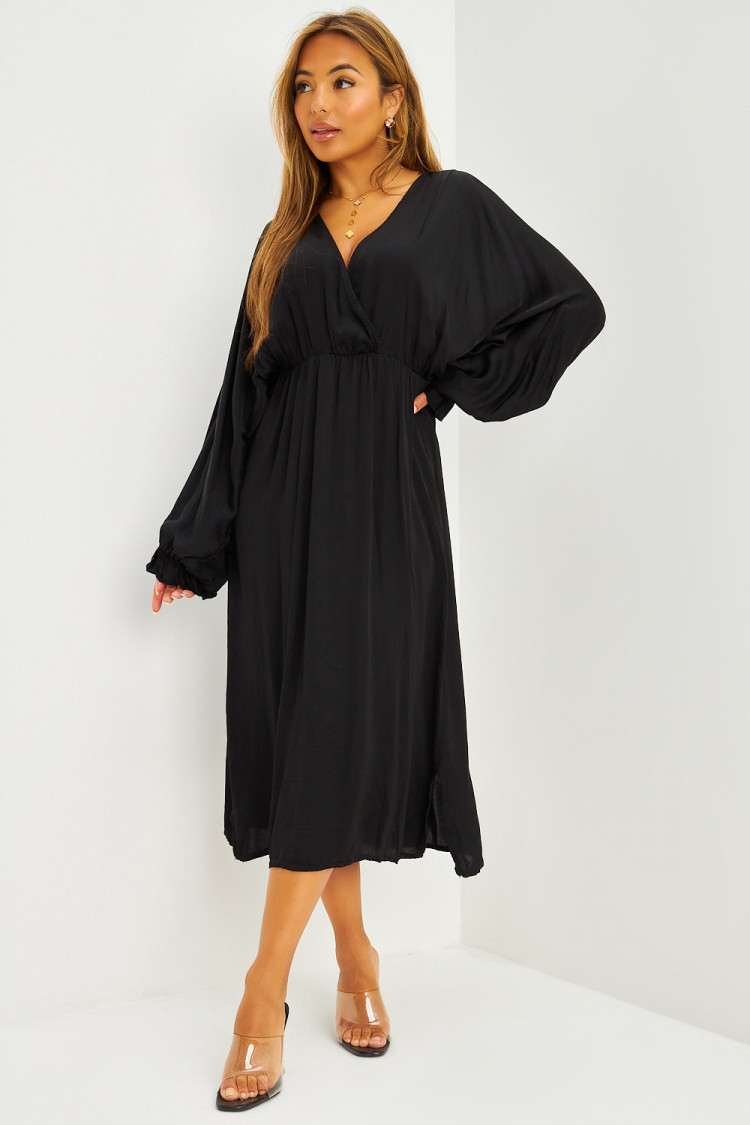 Robe longue satinée cintrée noire