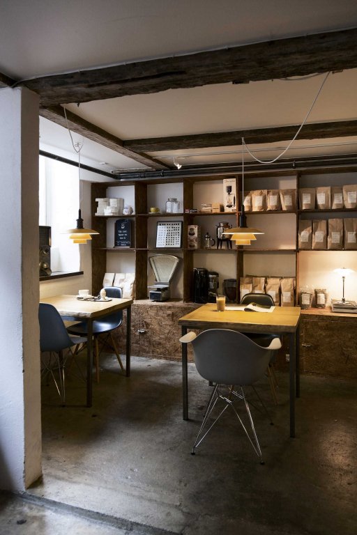 Vitra Eames DSW stoel met essen onderstel, Pebble