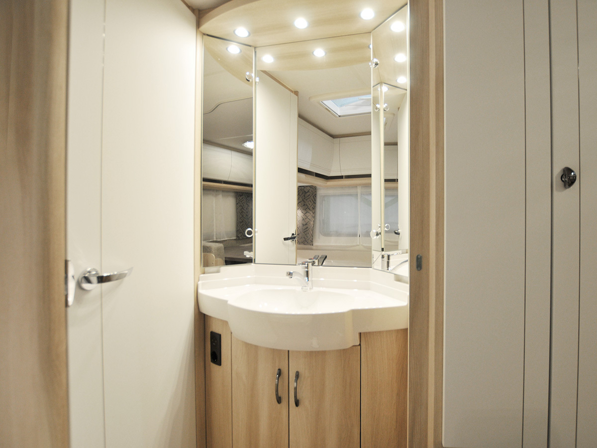 Hobby De Luxe 400 Sfe 2025 caravan