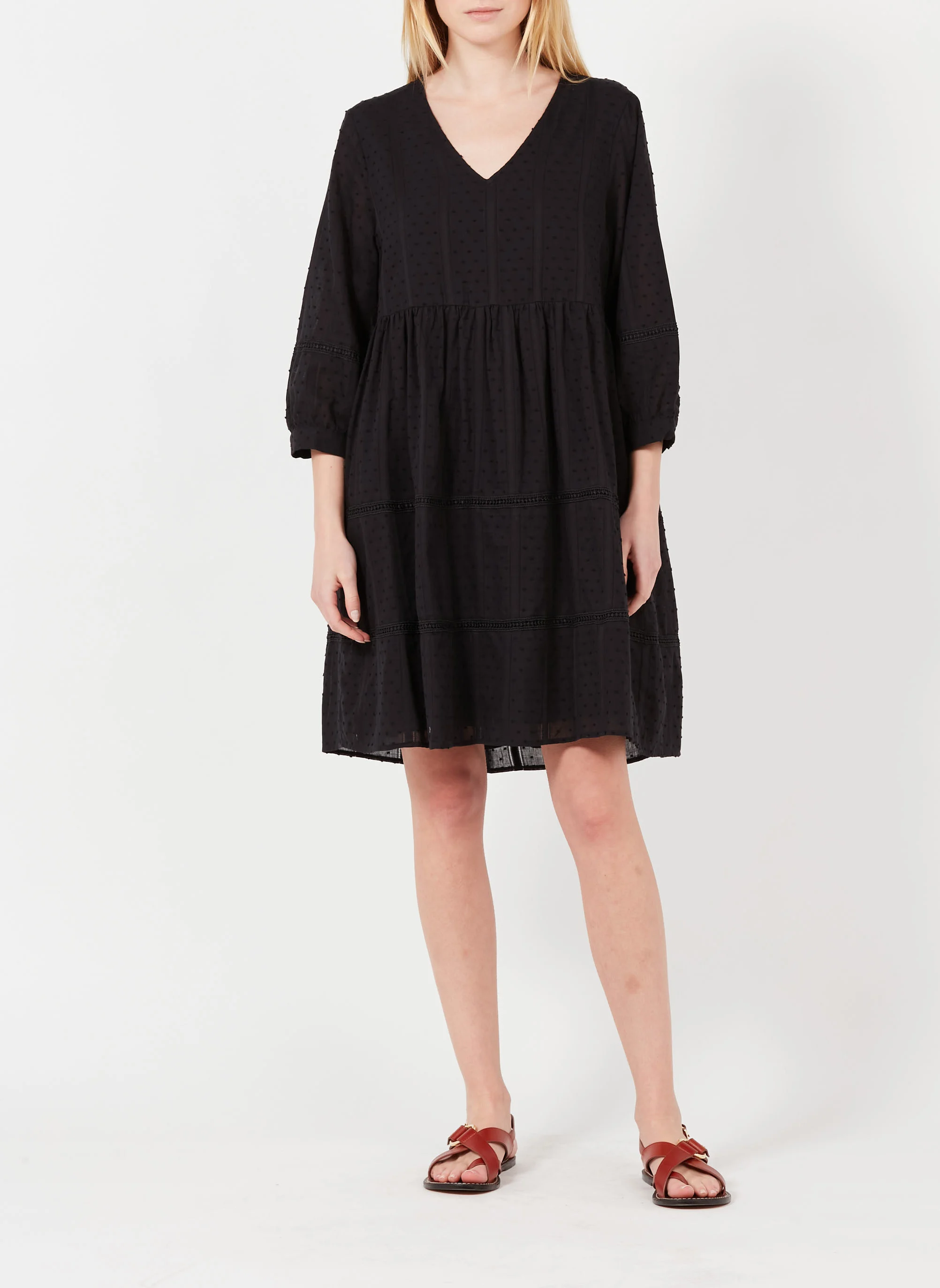 OBJGEILLIS 3/4 DRESS NOOS - Robe courte col V brodée en coton | Noir