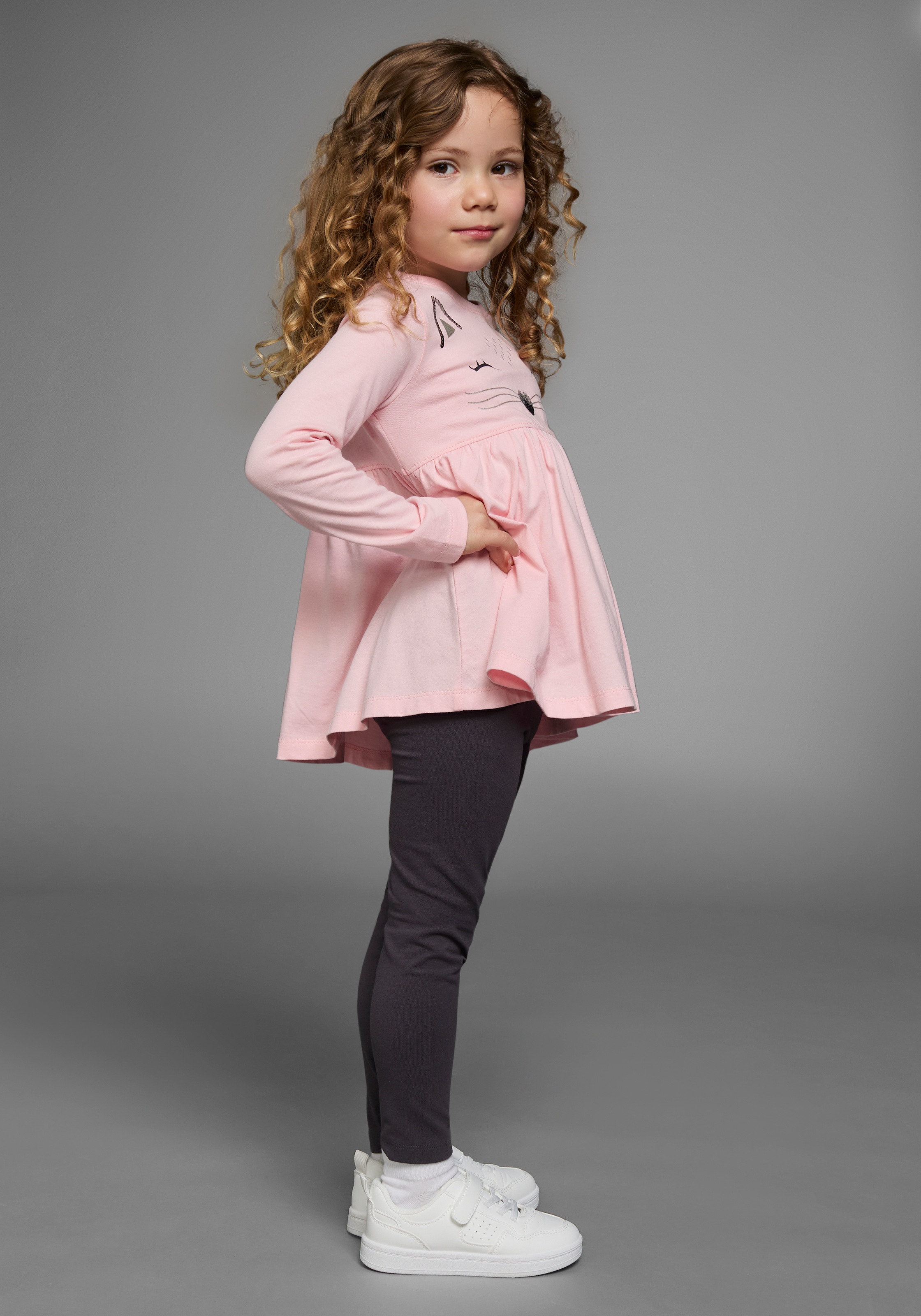 KIDSWORLD Langarmshirt & Leggings »2tlg. Set Shirt + Leggings mit schöner Paillettenapplikation«, 2 Süsses Outfit für kleine Mädchen