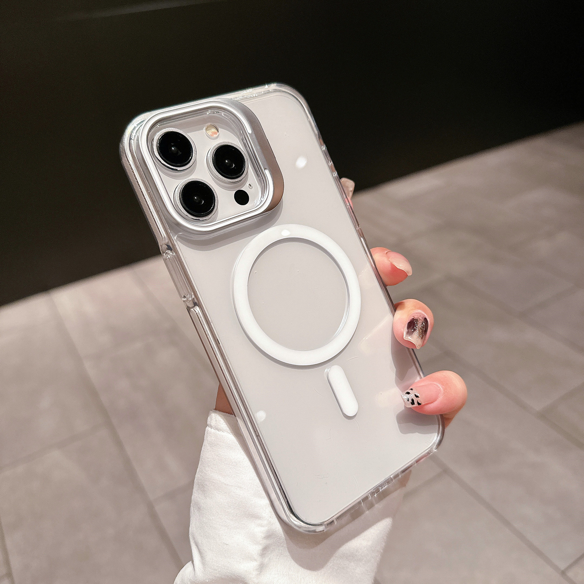 iPhone 13 MagSafe Hybrid Hülle TPU Bumper Acryl Rückseite mit Kamera Kickstand - Weiss / Transparent