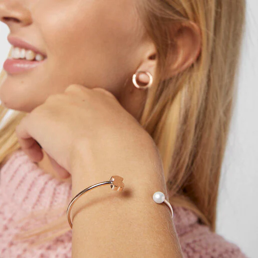 Pulseira Sweet Dolls com banho de ouro rosa 18k sobre prata e pérola cultivada.