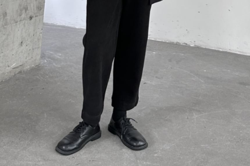 SIMPLE BLACK - Middelhoge effen rechte broek