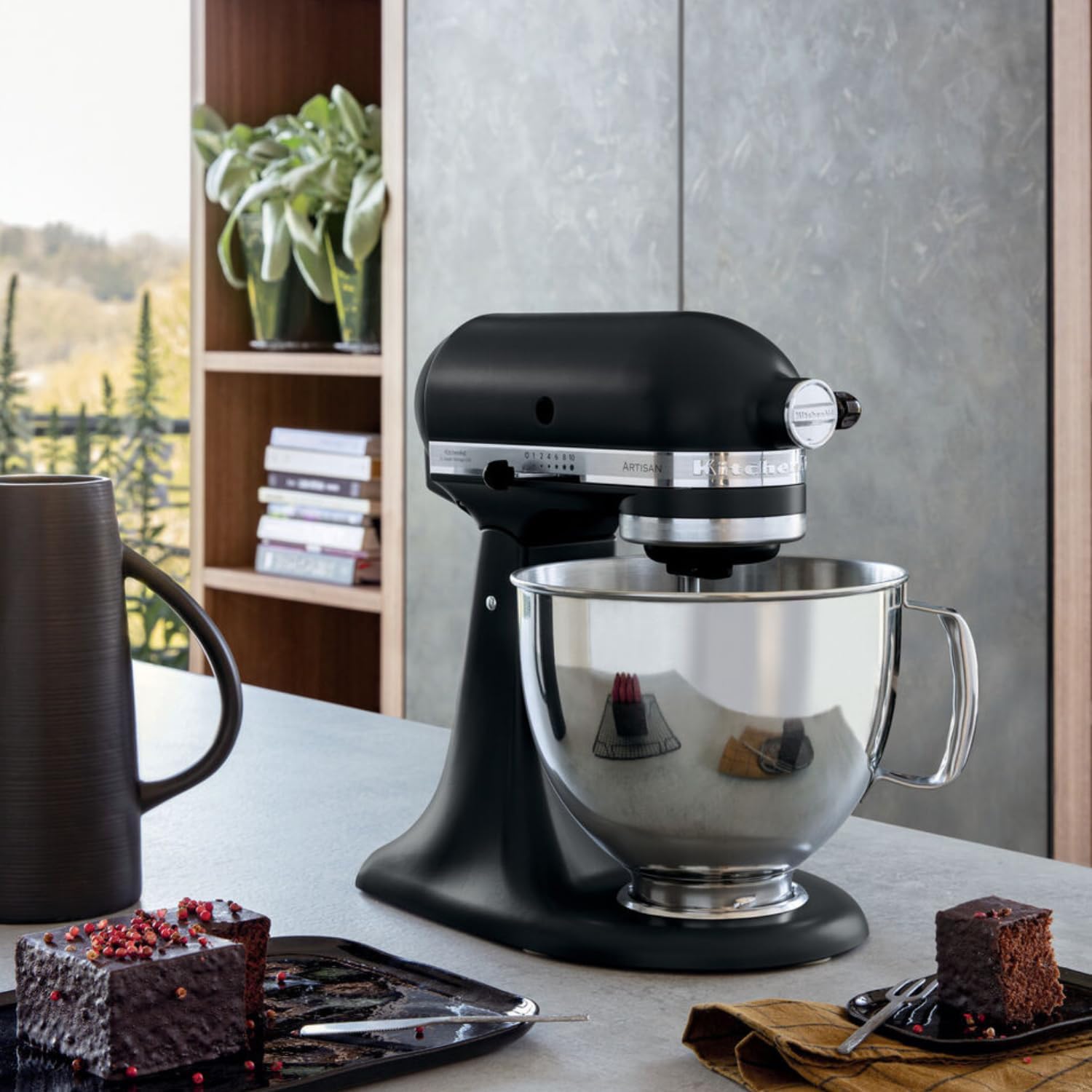 KitchenAid Küchenmaschine - Artisan - Kippbarem Food Processor - Teigknetmaschine mit 3 Zubehör und Schüssel aus Edelstahl - 4.8 L - Matt schwarz