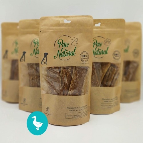 Tiras de petiscos com sabor natural de pato da Paw para cães.
