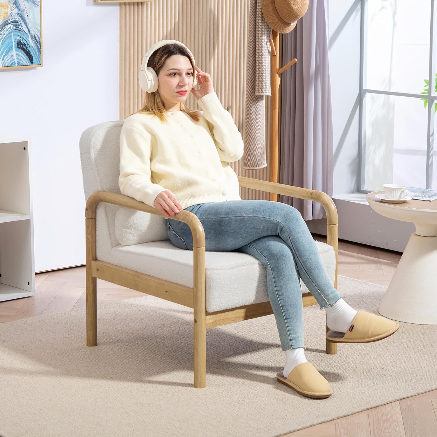 HOMCOM Sessel Wohnzimmer Loungesessel mit Armlehnen, Holzbeine, Großen und Dicken Sitz, Relaxsessel Lesesessel mit Wurfkissen, Bouclé-Optik, Polstersessel für Schlafzimmer Weiß