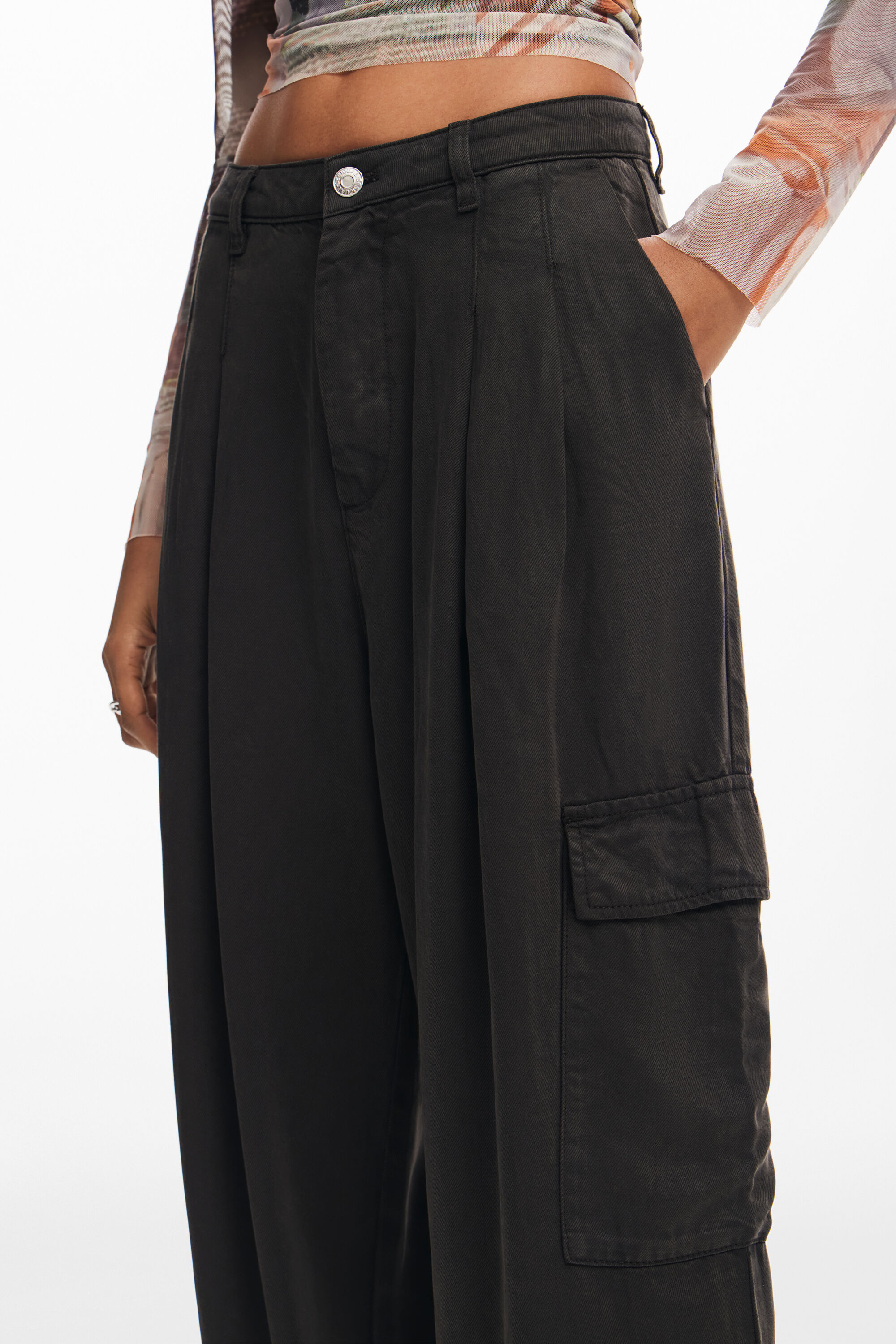 Calça cargo fluido