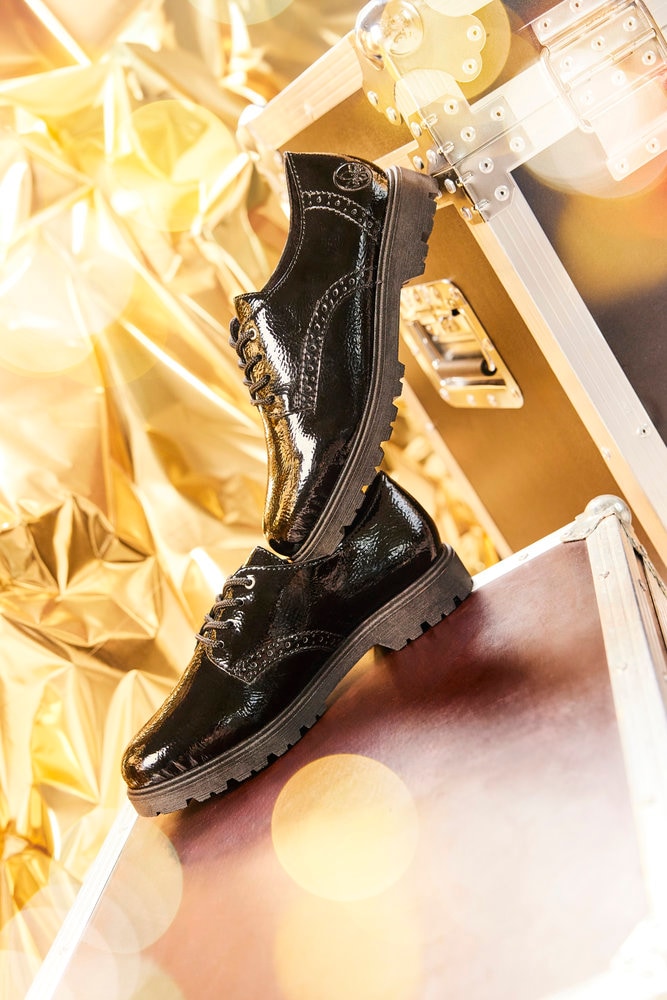 Rieker Schnürschuh  , Freizeitschuh, Halbschuh, Businessschnürer in glänzender Optik