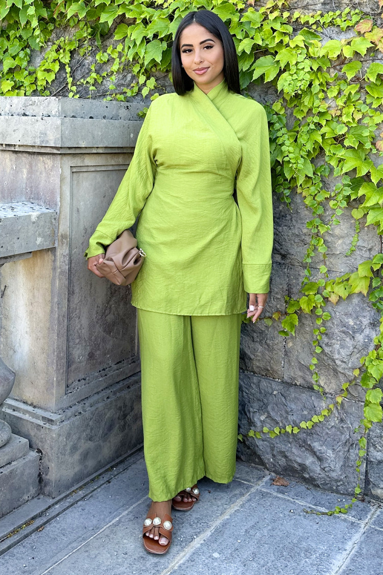 Ensemble 2 pièces blouse + pantalon vert à noué