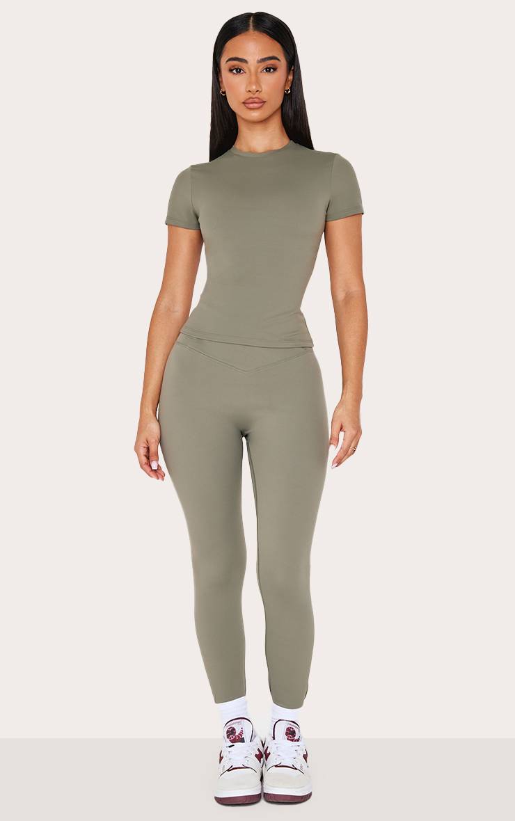 Vert Olive Haut De Sport À Manches Courtes Coupe Longue Sculptant Petite