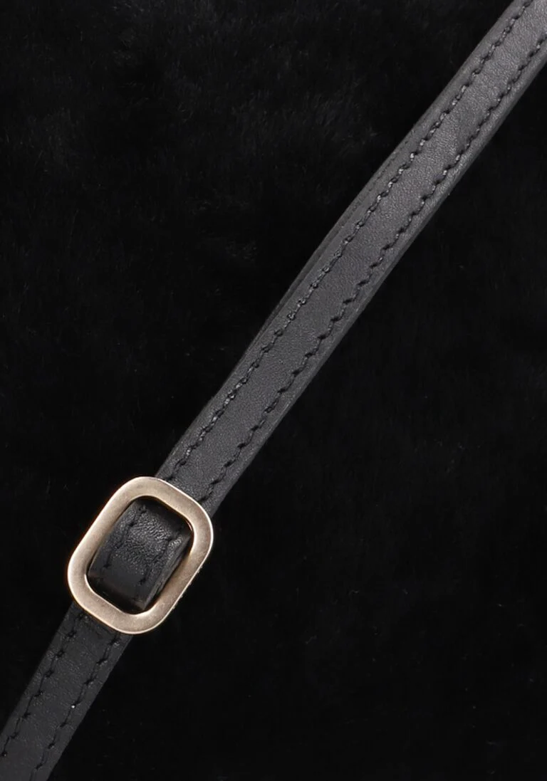 FRED DE LA BRETONIERE zwarte fred de la bretoniere schoudertas elle furry cross body
