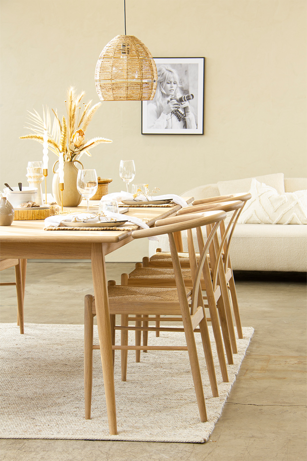 Nord H8 spisebord 105x180 cm. Hvitoljet heltre eik med uttrekk til 2 tilleggsplater.