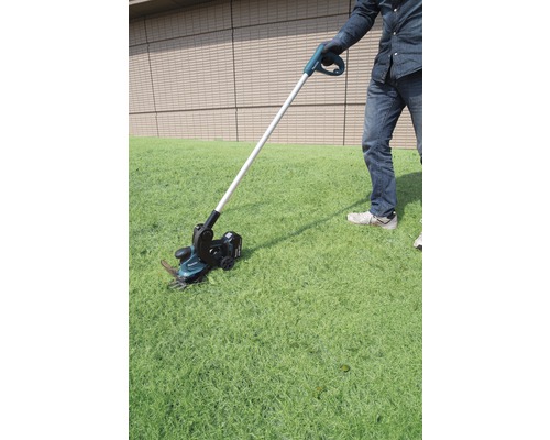 MAKITA DUM604RFX accugrasschaar inclusief 3,0 Ah accu en lader