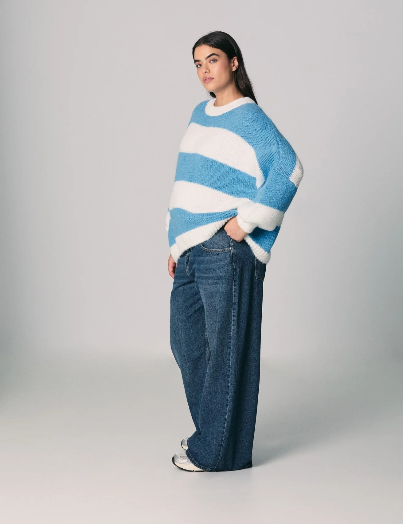 Pull oversize à rayures en mélange de laine bleu azur