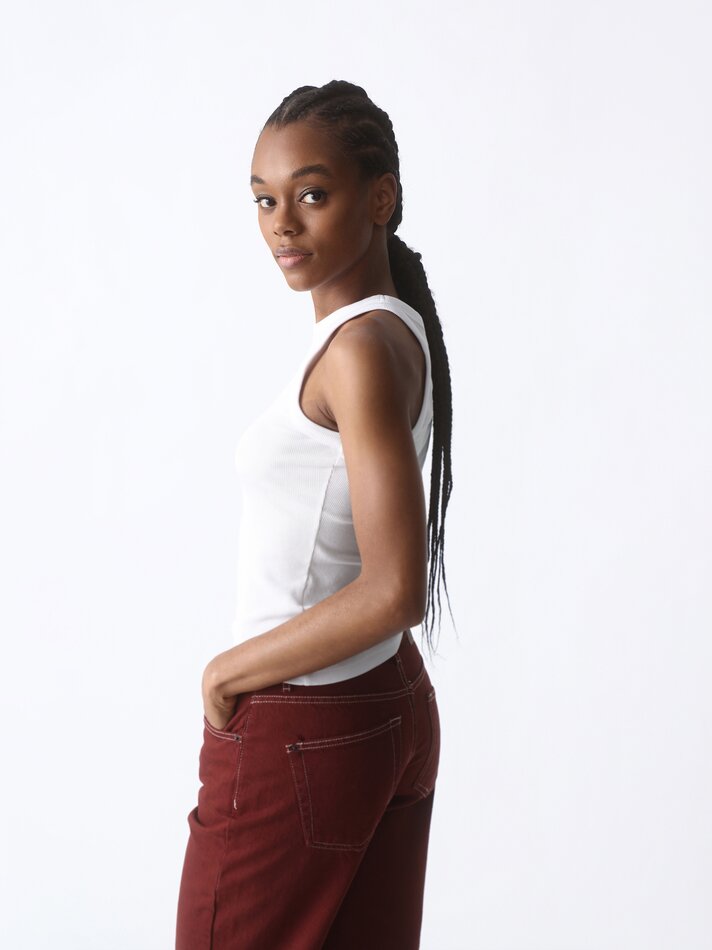 Calça jeans reta com rasgos - Caldero