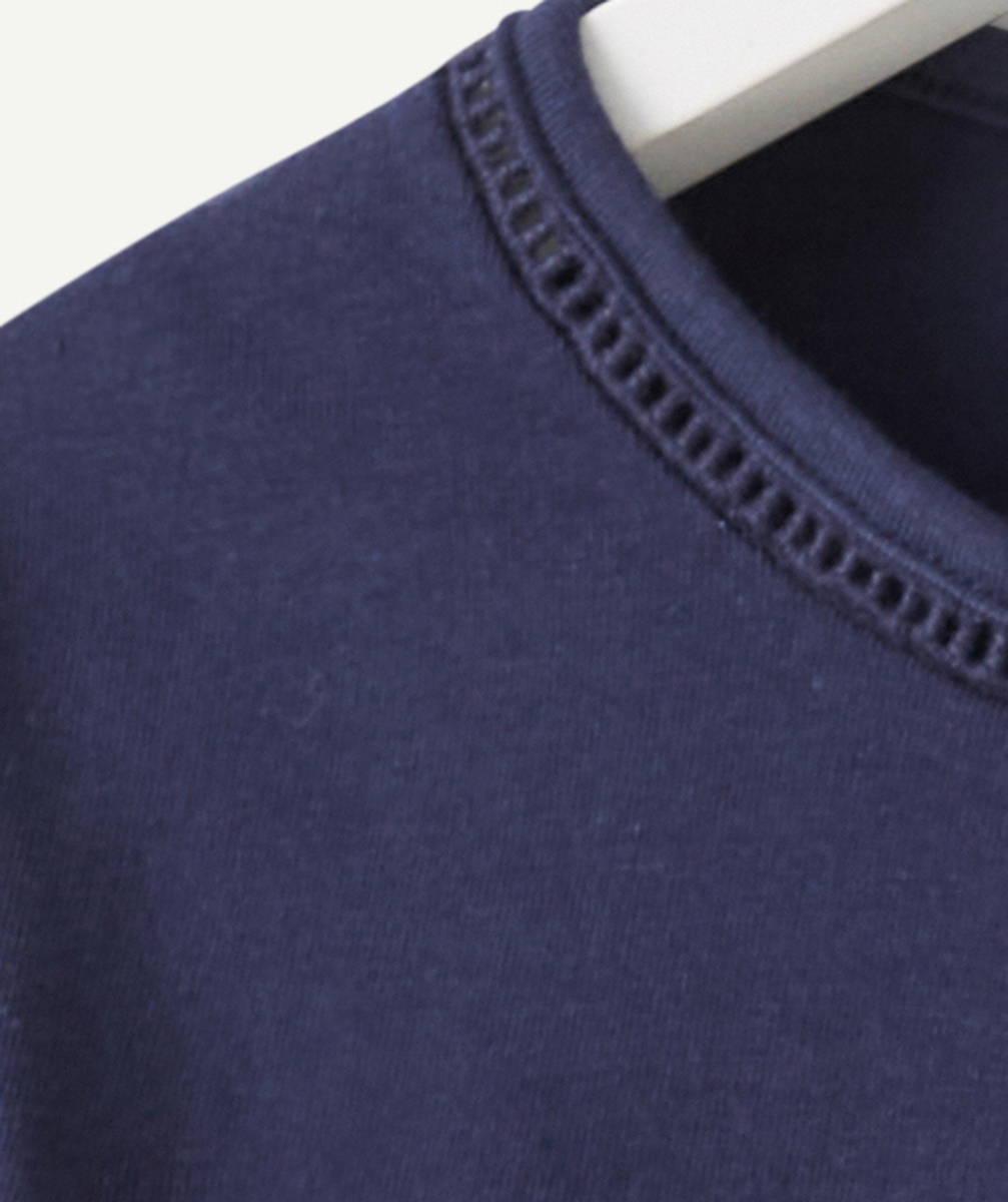 T-SHIRT FILLE EN COTON BIO BLEU MARINE AVEC DÉTAILS AJOURÉS