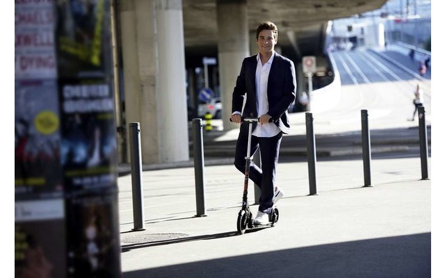 Micro Black/White klappbarer Scooter