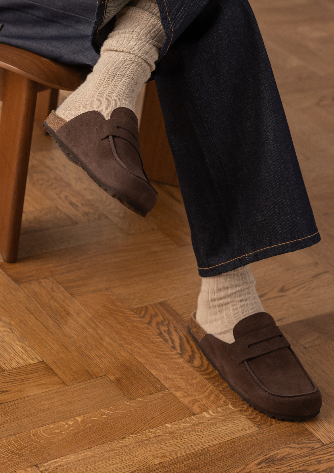 Donkerbruine suède clogs