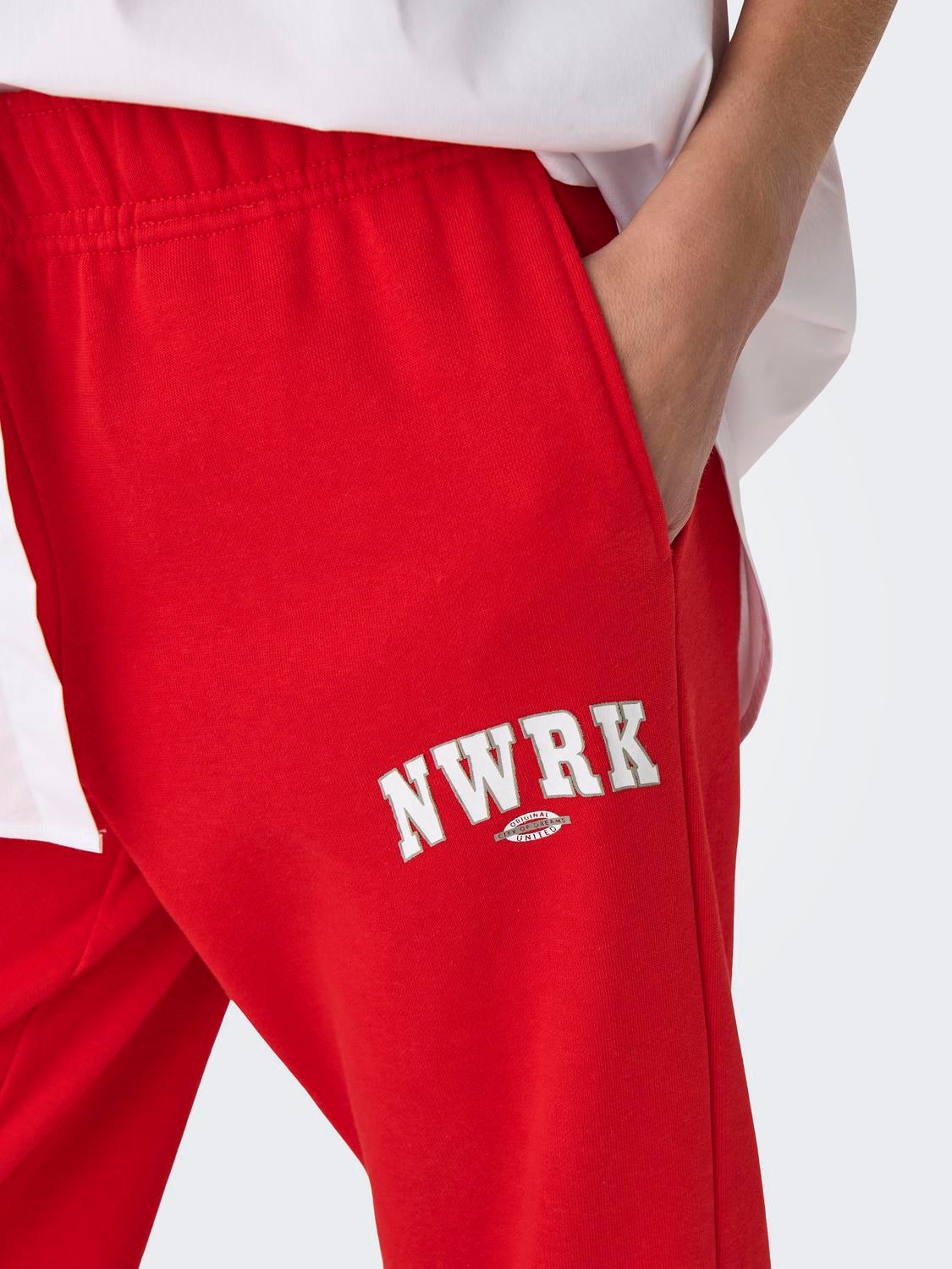ONLDEBORAH Mittlere Taille Normal geschnitten Jogginghose Mars Red