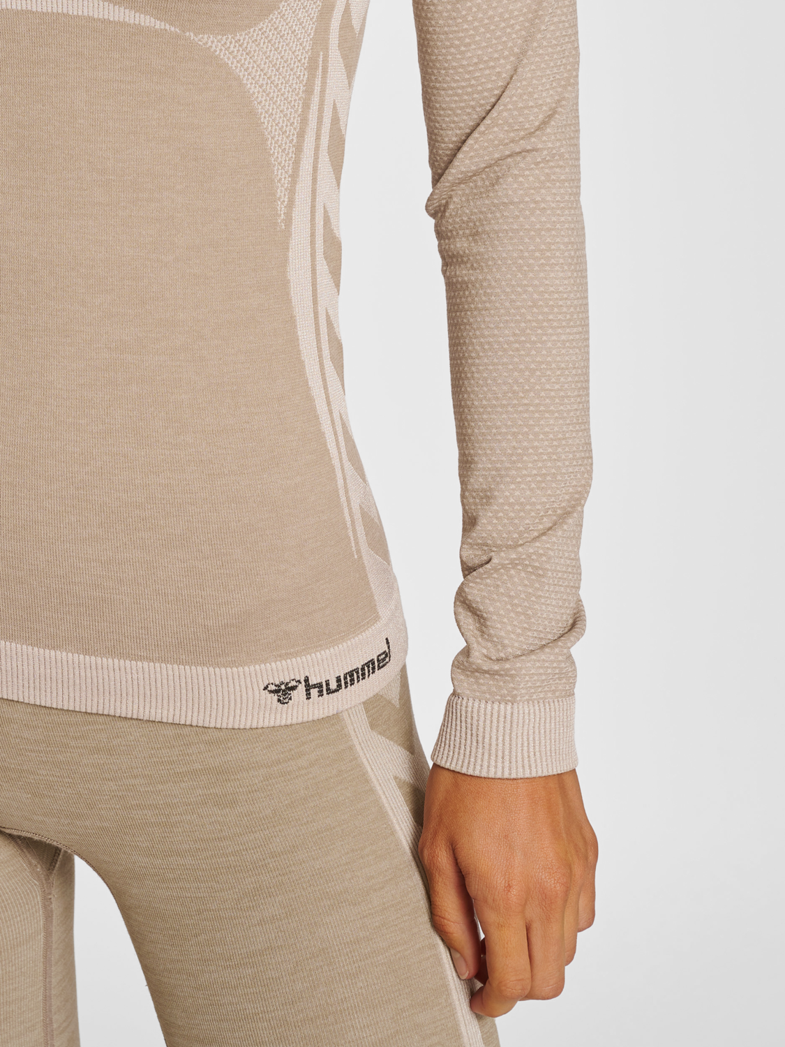 hmlCLEA SEAMLESS TIGHT T-SHIRT L/S