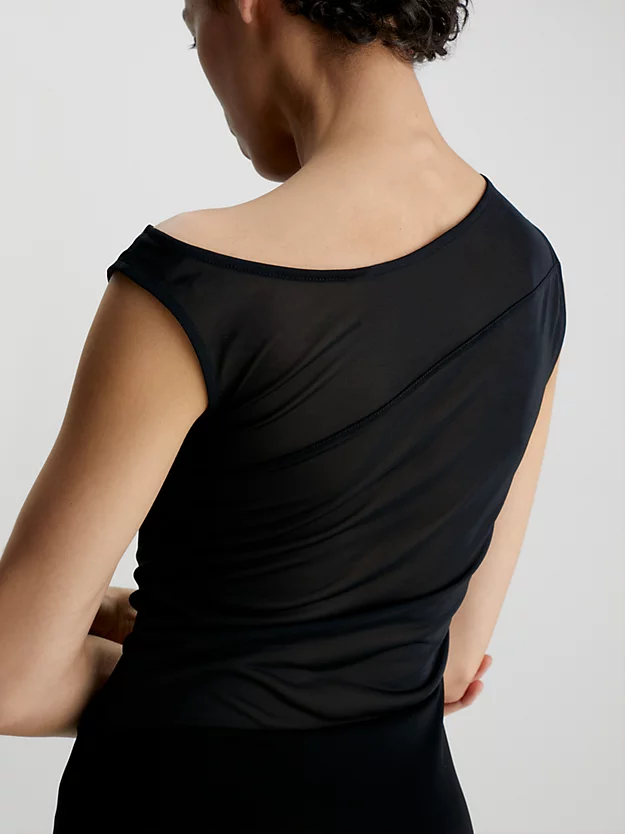 Vestido fluido com painéis transparentes