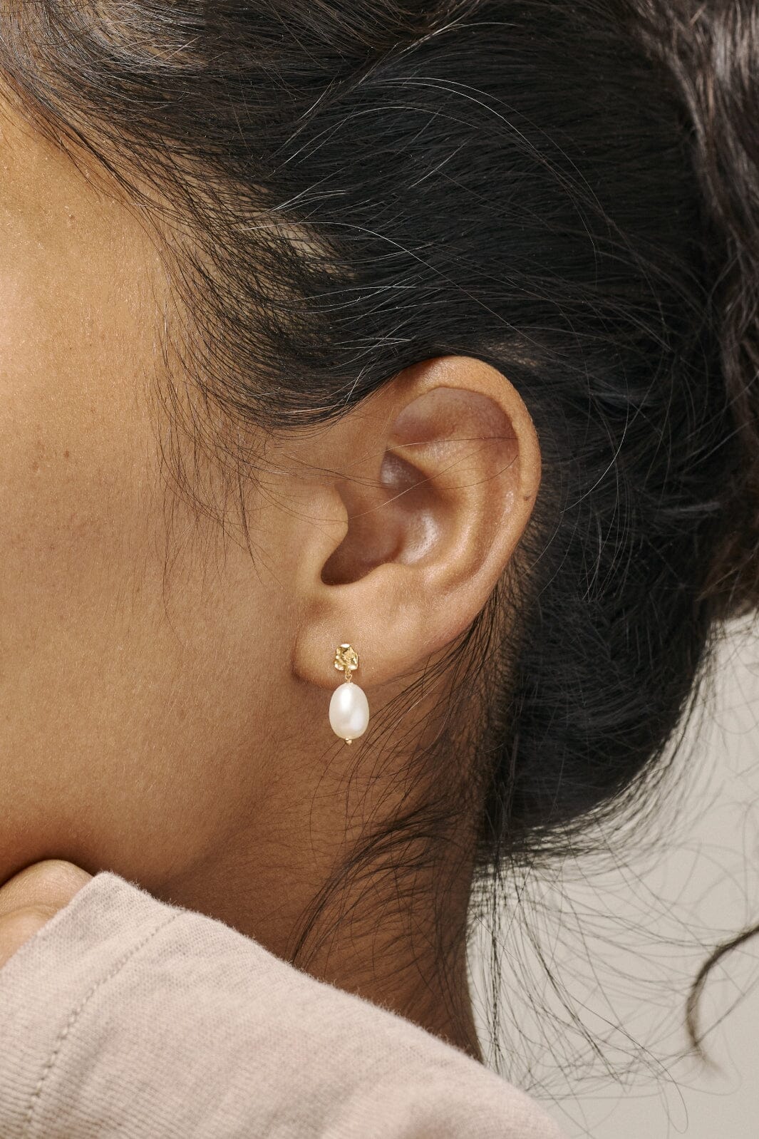 Enamel Copenhagen Studs, Poe Pearl