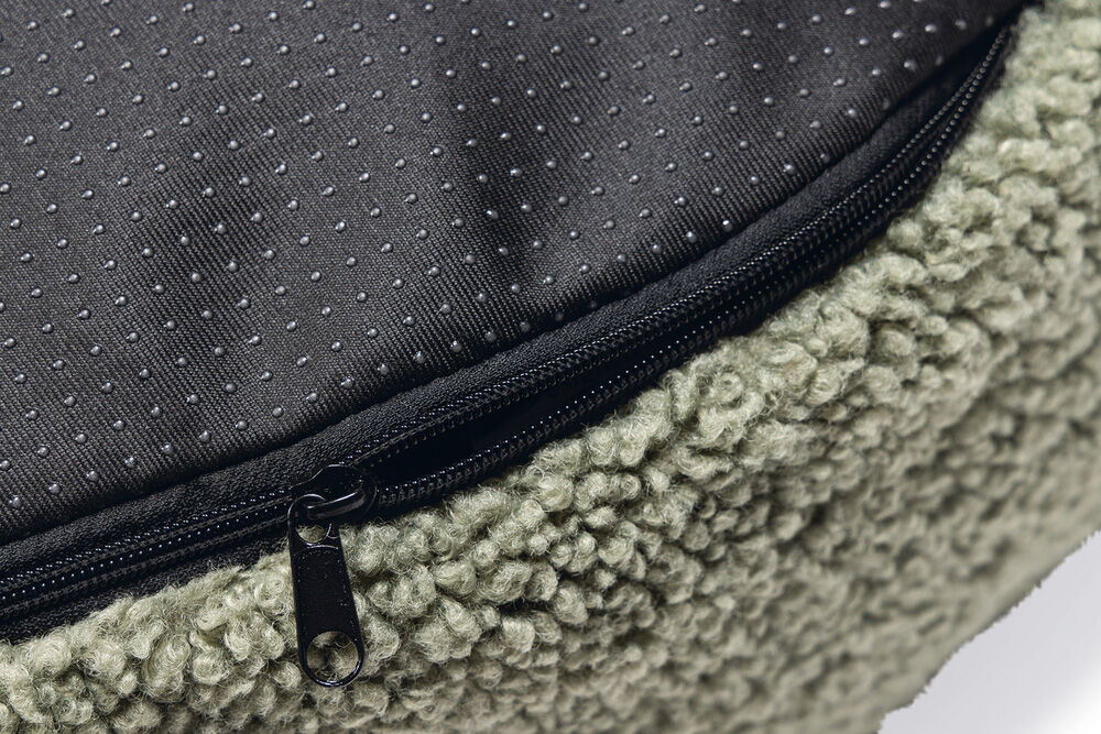Designed by Lotte Yndis - Hondenkussen - Bouclé - Ovaal - Groen - 15x85x115 cm - XL