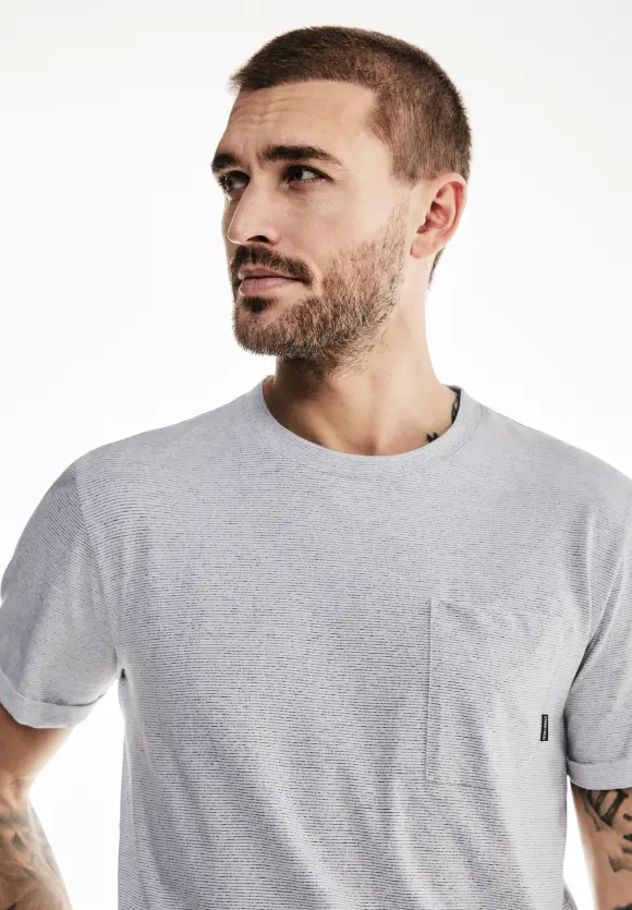 T-Shirt mit feinen Streifen - White