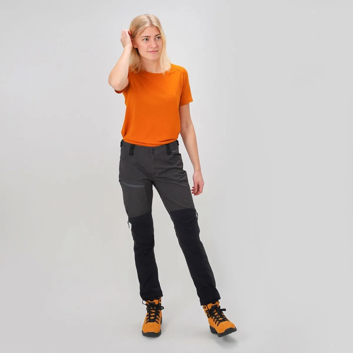 Urberg Women's Bjørndalen Hiking Pants Black Iris