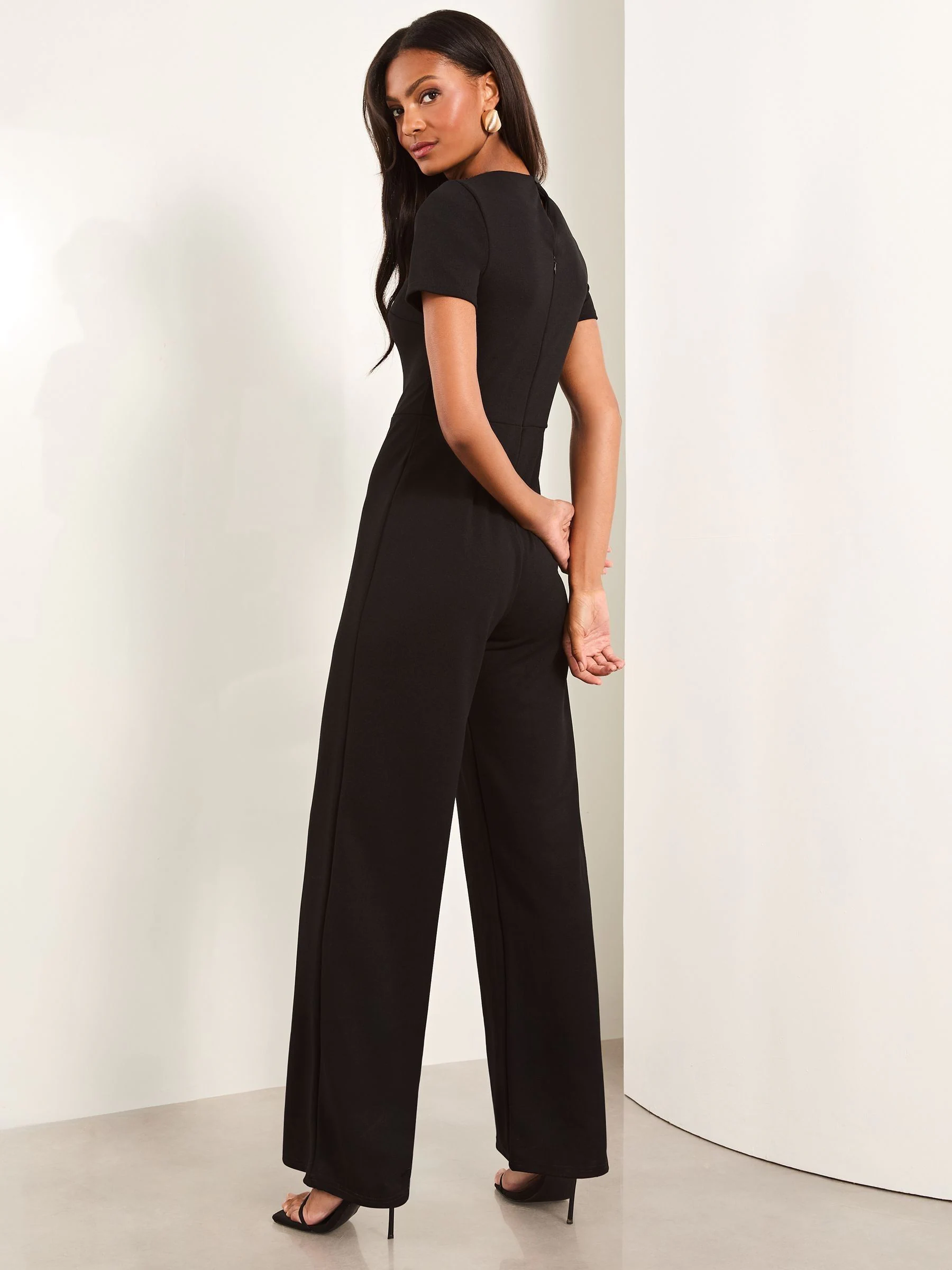 Zwart - Lipsy jumpsuit met korte mouwen en gesplitst detail