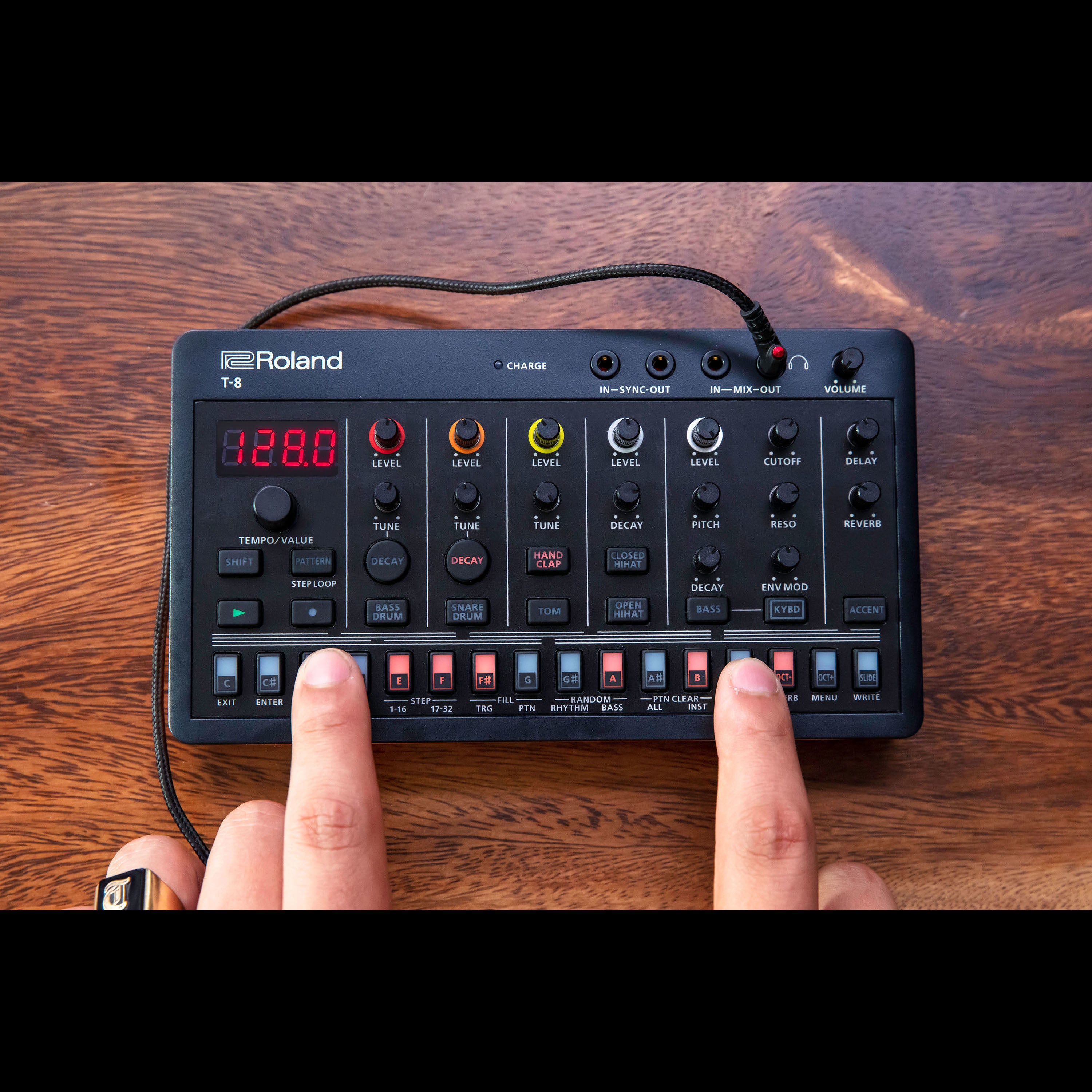 Roland AIRA Compact T-8 Beat Machine