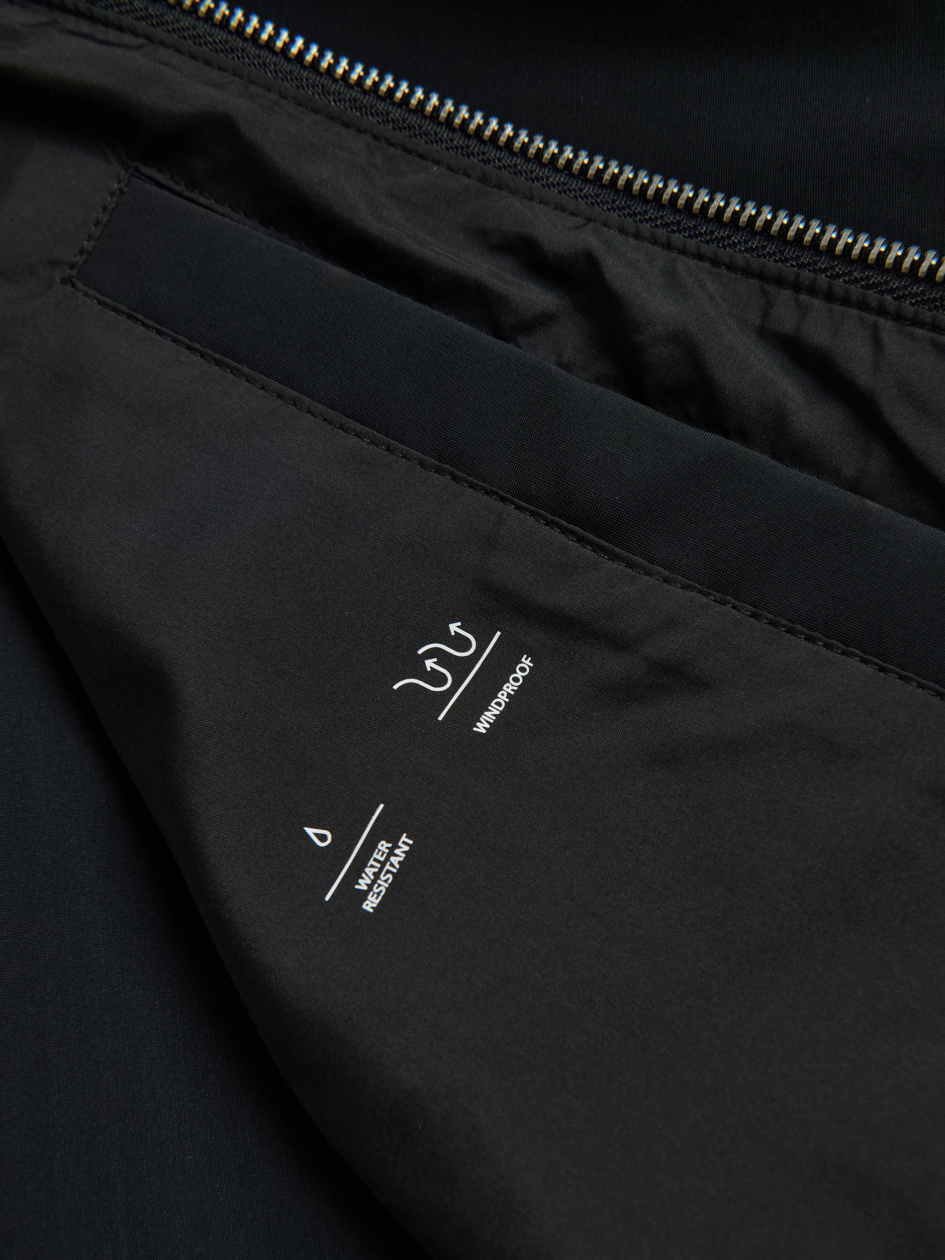 Bunte Jacke mit Kapuze