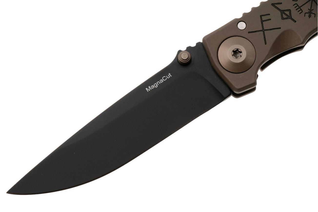 Spartan Harsey Folder 3.25 SF10C-RUN-STAV, PVD CPM MagnaCut, Runes And Staves Brown/Bronze Titanium zakmes